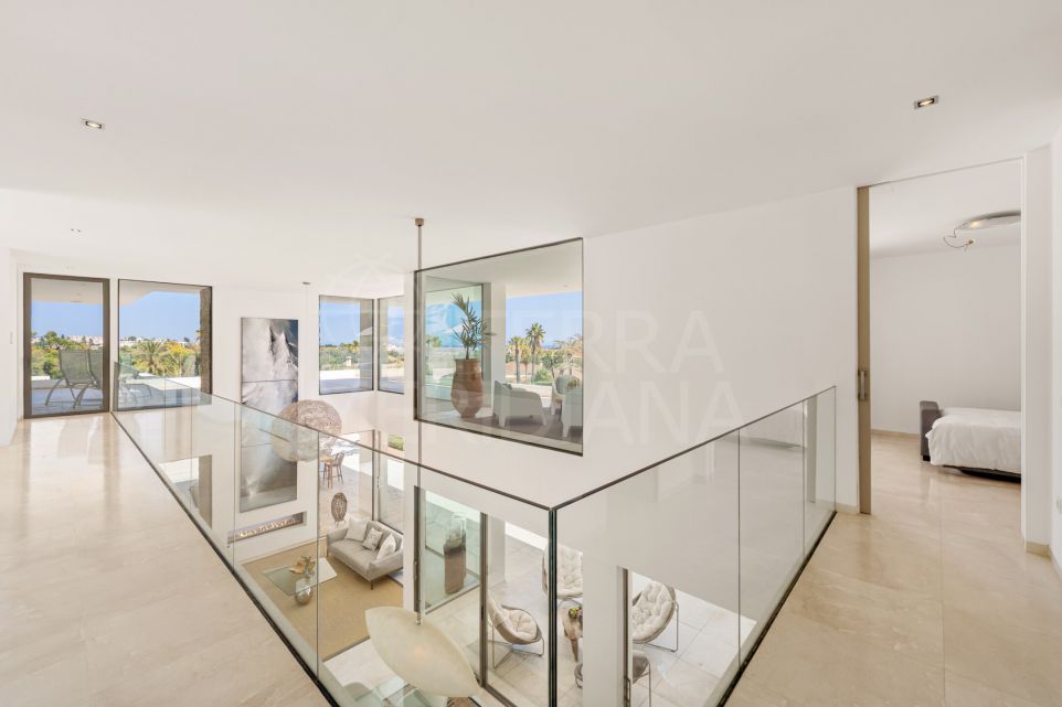 Impresionante villa moderna de lujo con 6 dormitorios y vistas al mar en venta en La Cerquilla, Nueva Andalucia