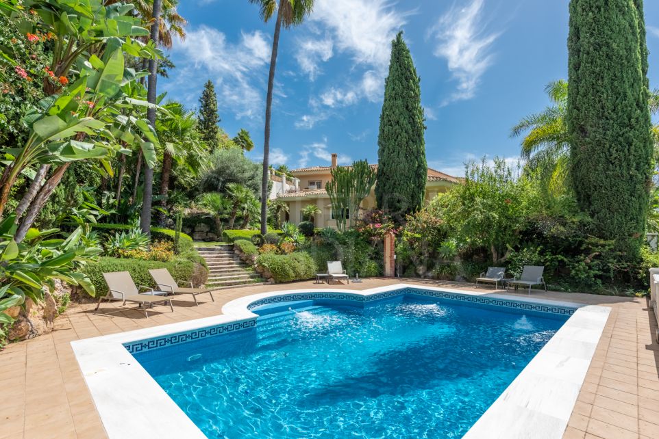 Elegant Andalusian-Style Villa with Sea Views for Sale in El Herrojo Alto, Benahavis
