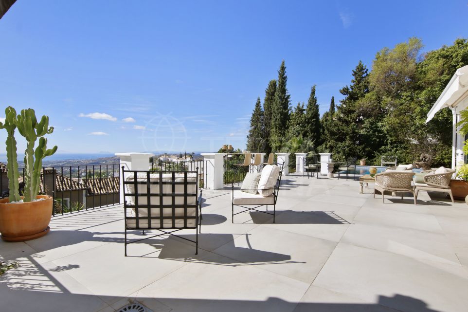 Villa Fabiola - Charmante villa à vendre avec vue panoramique sur la mer à El Madronal, Benahavis