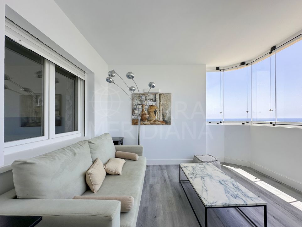 Recently Upgraded 1-Bedroom Penthouse Apartment for Long-Term Rent in Puerto Paraiso, Estepona Port