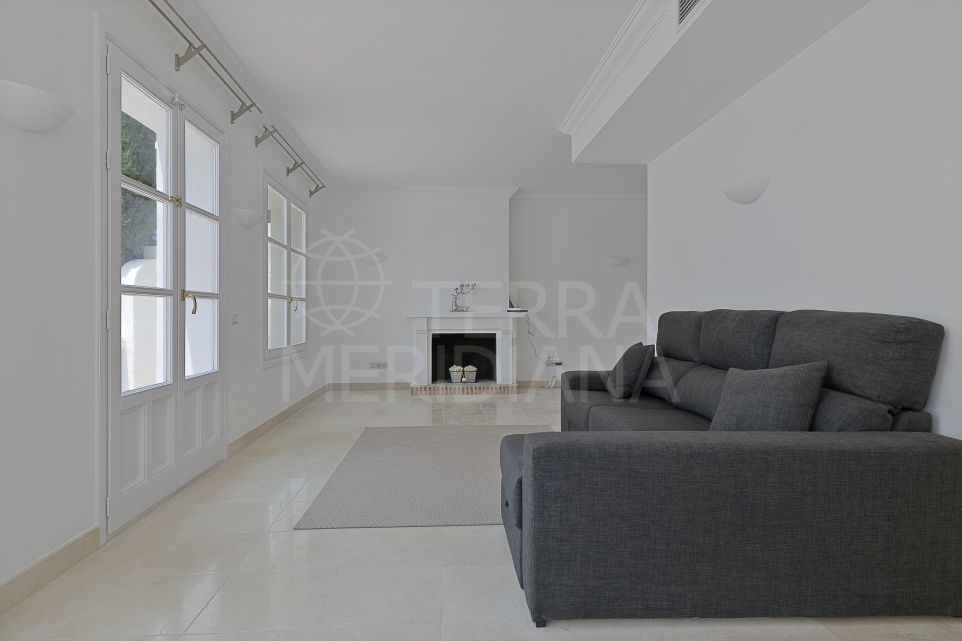 Tranquil Living with Scenic Views: Townhouse for Sale in La Perla de la Heredia, Benahavis