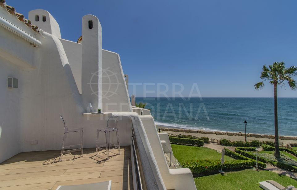 Propriété de luxe rénovée en bord de mer à vendre à Coral Beach, Marbella Golden Mile