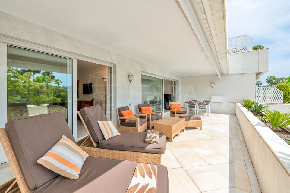 Spacious Apartment with Modern Potential for Sale in Los Granados Golf, Nueva Andalucia, Marbella