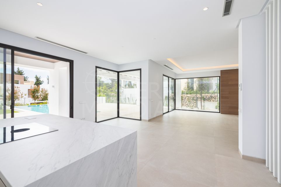 Villa de designer spacieuse avec piscine chauffée et cinéma à vendre Marbella Golden Mile