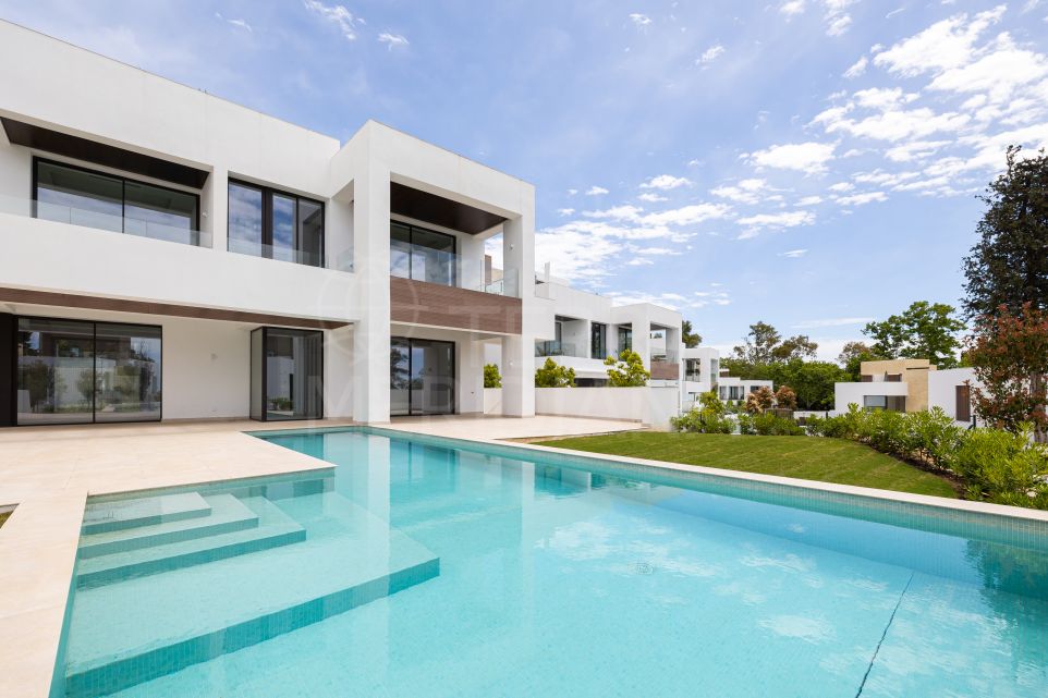 Villa de designer spacieuse avec piscine chauffée et cinéma à vendre Marbella Golden Mile