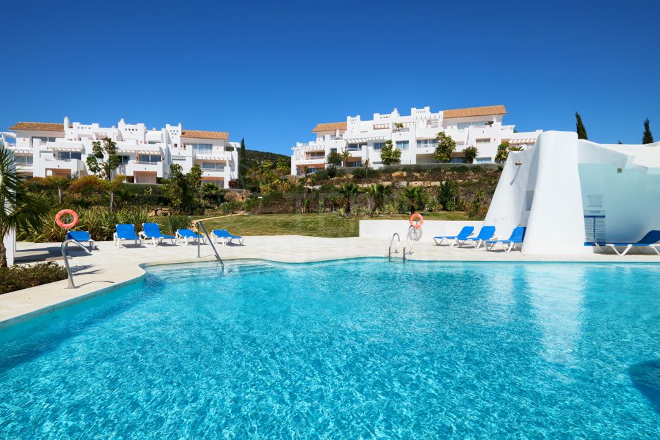 Stunning 2 bedroom apartment with sea and lagoon views for sale in Alcazaba Lagoon