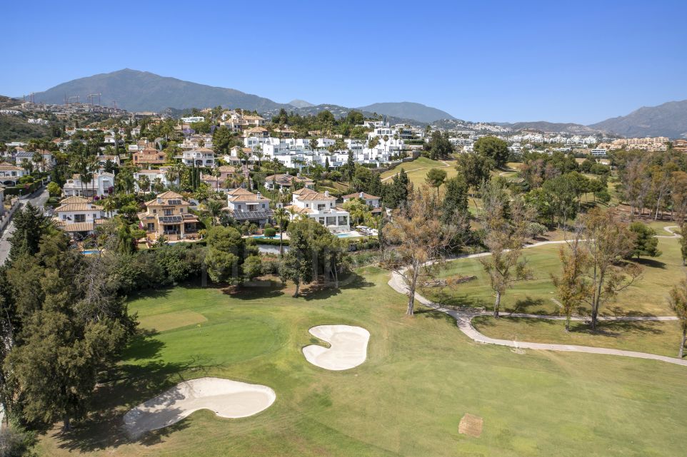 Elegant Golf Course Villa with Sea Views for Sale in Atalaya Golf, Estepona