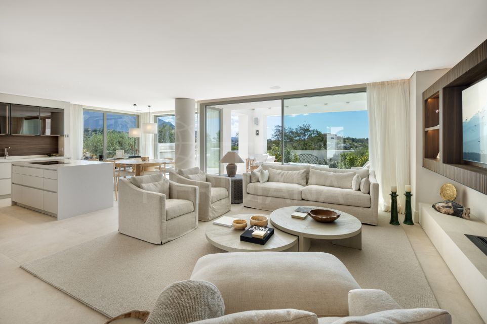 Spacious 6-Bed Villa with Entertainment Features and Scenic Views for Sale in La Quinta, Benahavis
