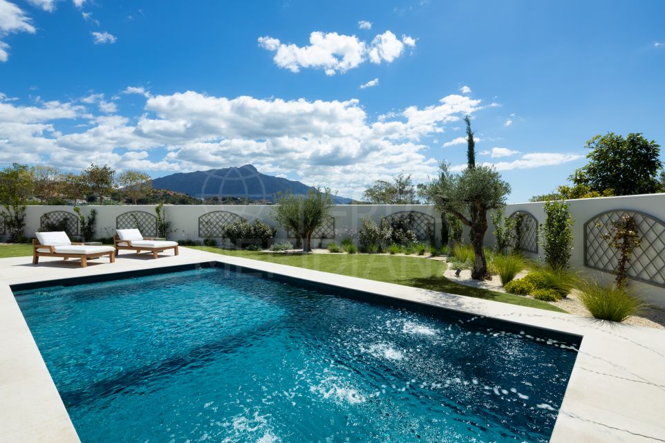 Spacious 6-Bed Villa with Entertainment Features and Scenic Views for Sale in La Quinta, Benahavis