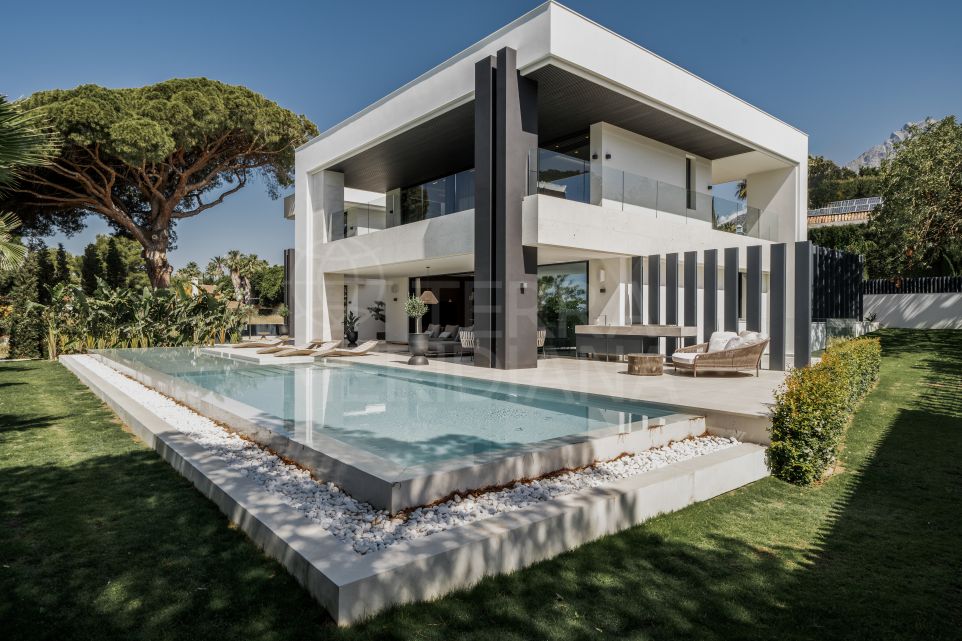Vida de lujo: Villa elegante con sala de cine en venta en Rocío de Nagüeles, Marbella Milla de Oro