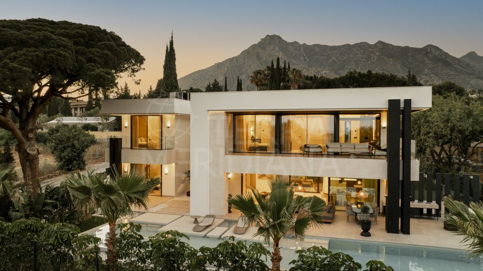 Vida de lujo: Villa elegante con sala de cine en venta en Rocío de Nagüeles, Marbella Milla de Oro