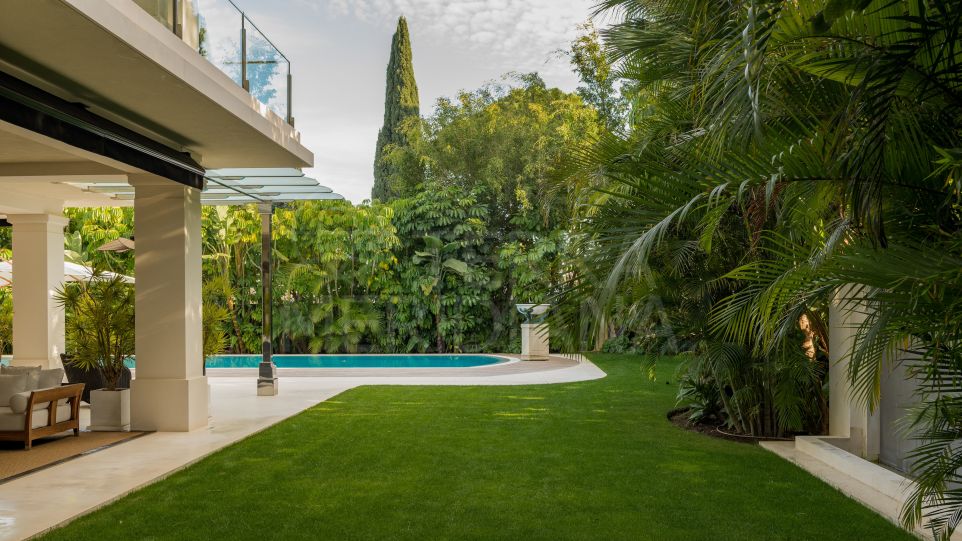 Excepcional Villa junto a la Playa con Piscina en la Azotea en Venta en el Marbella Club, Milla de Oro de Marbella