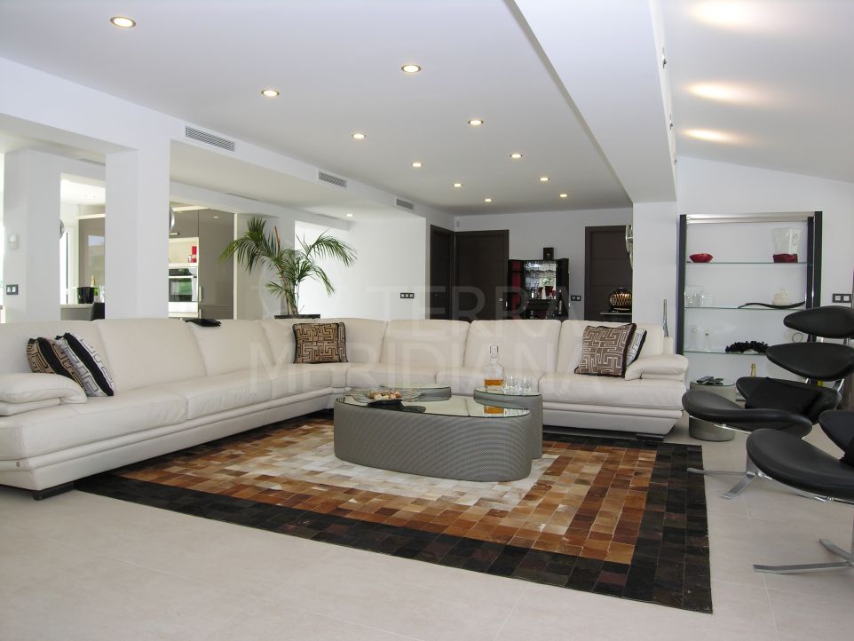 Fully licensed refurbished 8 bedroom boutique hotel for sale in San Pedro, 5 minutes from Puerto Banus