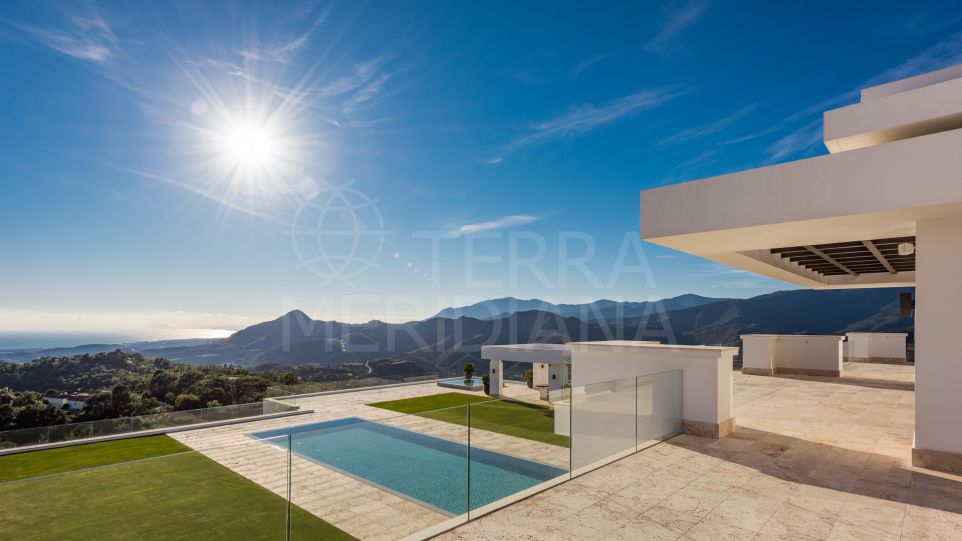 Exclusive: New luxury contemporary villa for sale, with panoramic views in La Zagaleta, Benahavís