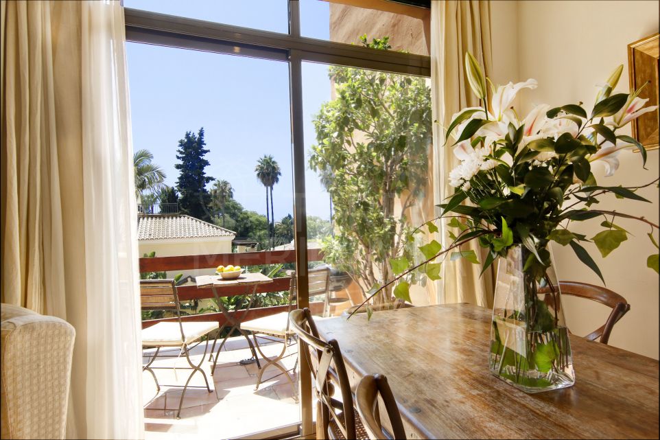 Apartamento de estilo rustico en venta en el hotel AGH de Estepona