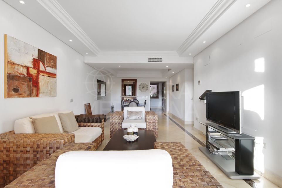 Appartement de luxe de 3 chambres avec vue sur la mer à vendre dans le complexe en bord de mer de Mar Azul, Estepona.