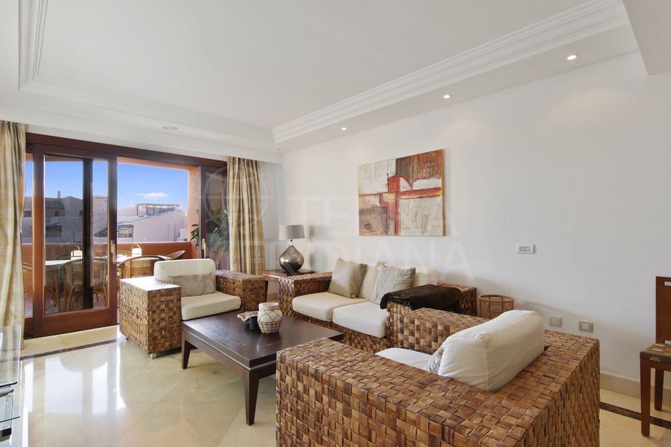 Appartement de luxe de 3 chambres avec vue sur la mer à vendre dans le complexe en bord de mer de Mar Azul, Estepona.