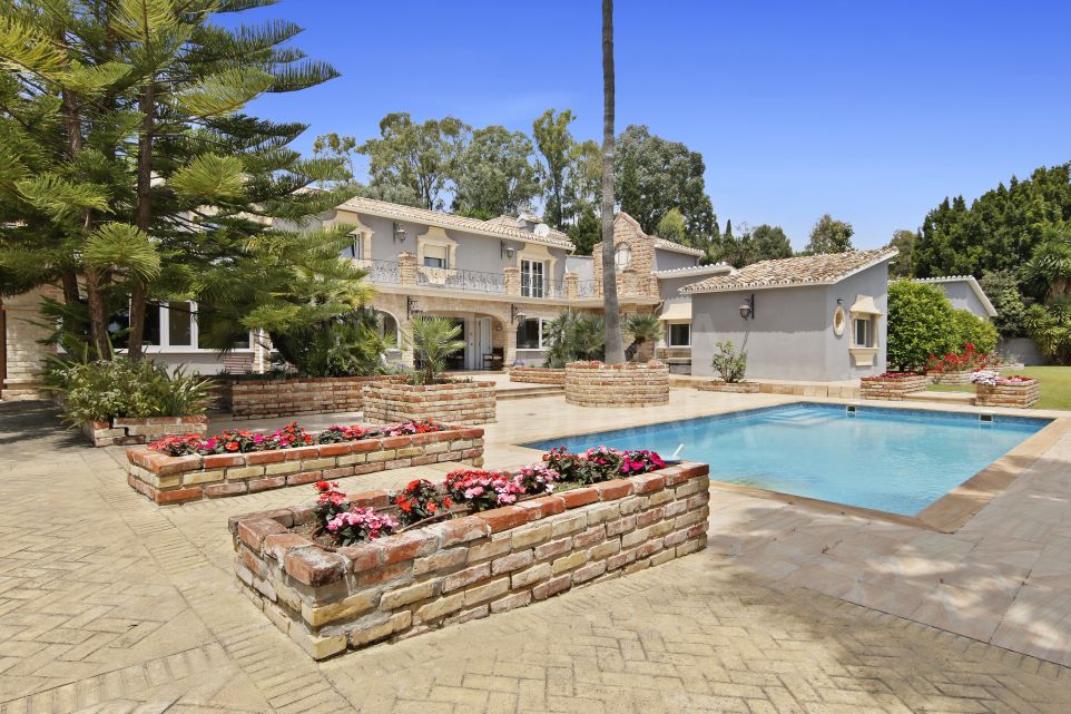 Beautiful villa hideaway for sale in Fuente del Espanto, Benahavis
