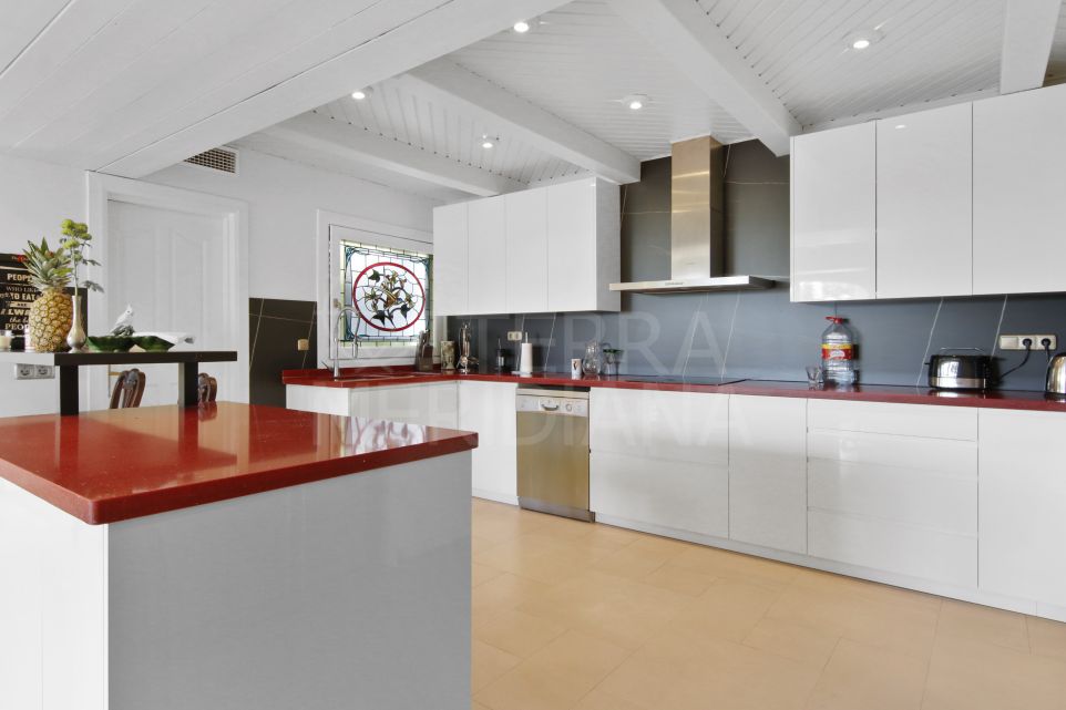 Beautiful villa hideaway for sale in Fuente del Espanto, Benahavis