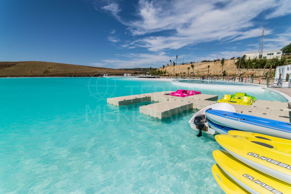 Appartement neuf autour d'une lagune de sports nautiques à vendre à Alcazaba Lagoon, Casares