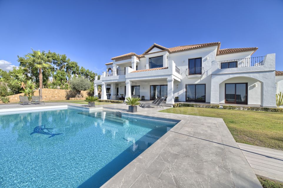 Magnifique et spacieuse villa avec vue sur la mer incomparable à vendre à Los Flamingos Golf Benahavis
