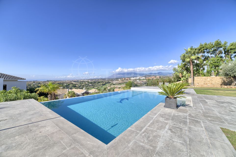 Magnifique et spacieuse villa avec vue sur la mer incomparable à vendre à Los Flamingos Golf Benahavis