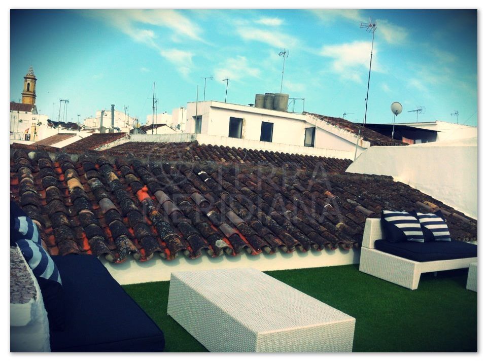 Spacious townhouse for sale with independent apartments for sale in Estepona old town