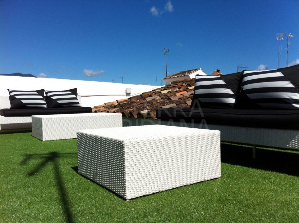 Spacious townhouse for sale with independent apartments for sale in Estepona old town