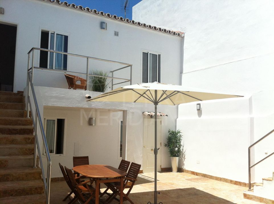 Spacious townhouse for sale with independent apartments for sale in Estepona old town