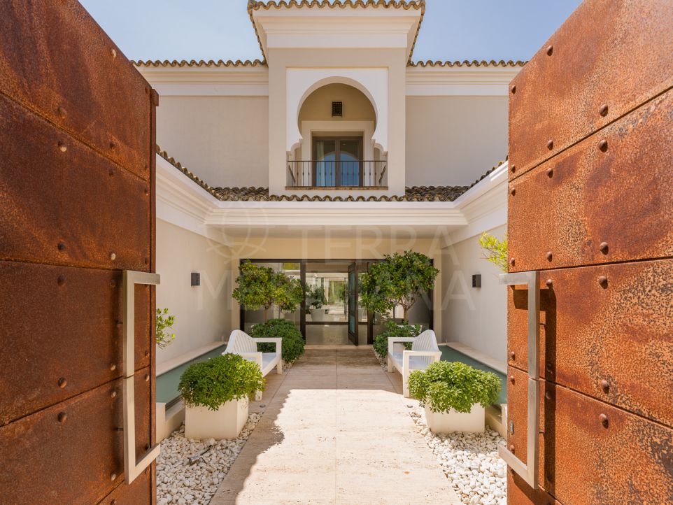 Villa Oasis Une magnifique villa contemporaine avec vue sur la mer offrant une intimité complète à vendre à Sotogrande