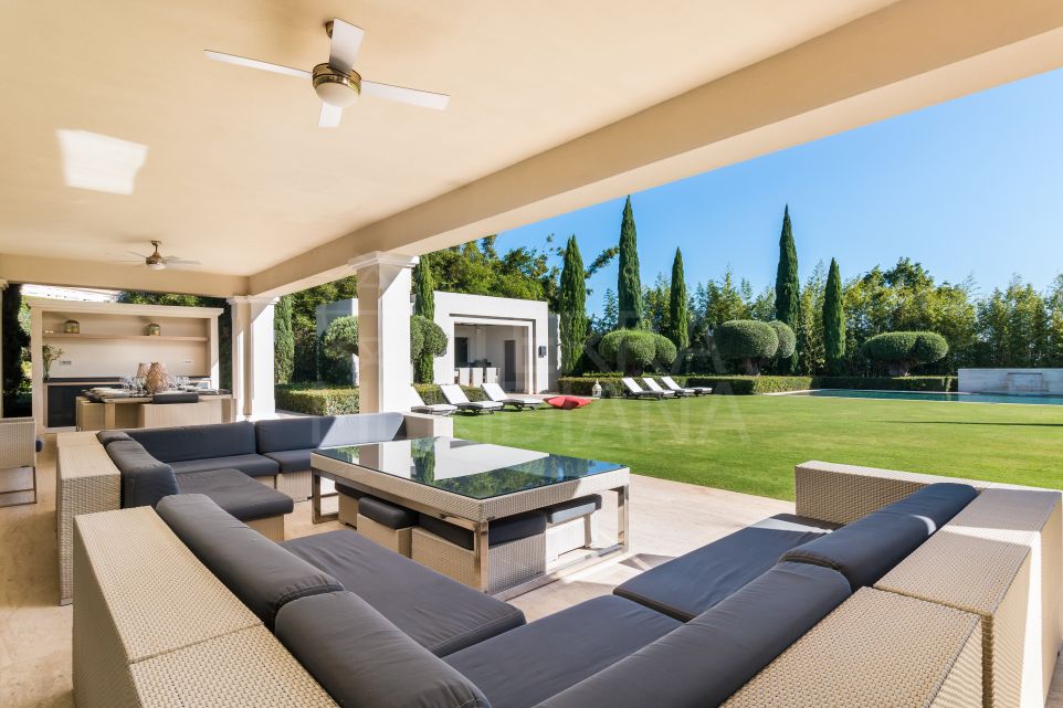 Villa Oasis Une magnifique villa contemporaine avec vue sur la mer offrant une intimité complète à vendre à Sotogrande