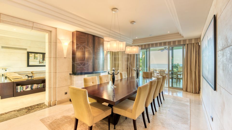 Impresionante villa con vistas panorámicas al mar en venta, Marbella Golden Mile