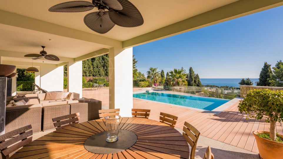 Impresionante villa con vistas panorámicas al mar en venta, Marbella Golden Mile