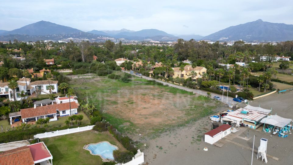 10.000 m² front line beach plot with project for sale in Guadalmina Baja, San Pedro Alcántara