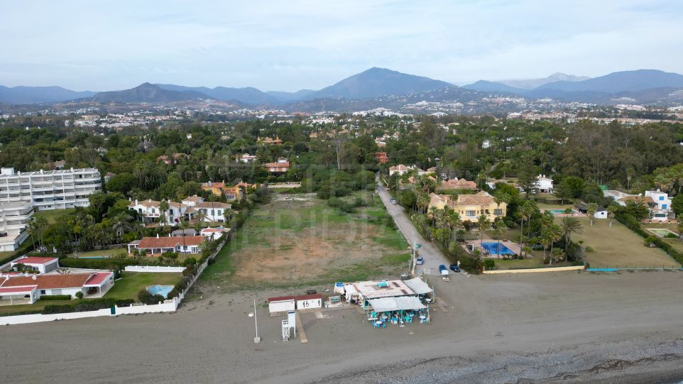 10.000 m² front line beach plot with project for sale in Guadalmina Baja, San Pedro Alcántara