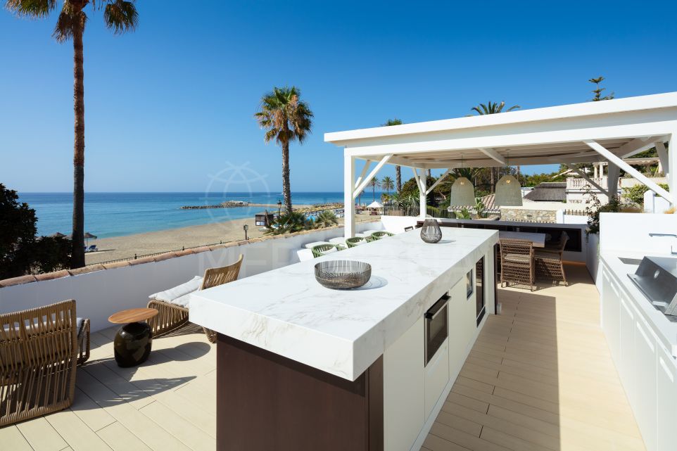 Villa exclusive en bord de plage idéale pour des vacances ensoleillées disponibles à la location à Los Verdiales, Marbella Golden Mile