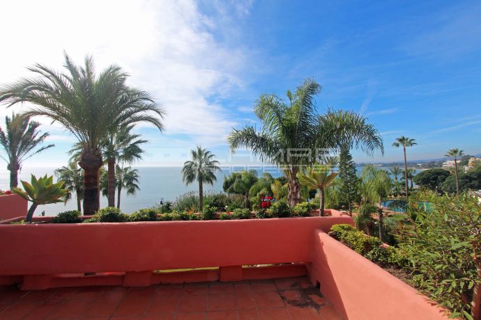 Beachfront penthouse on Marbella New Golden Mile