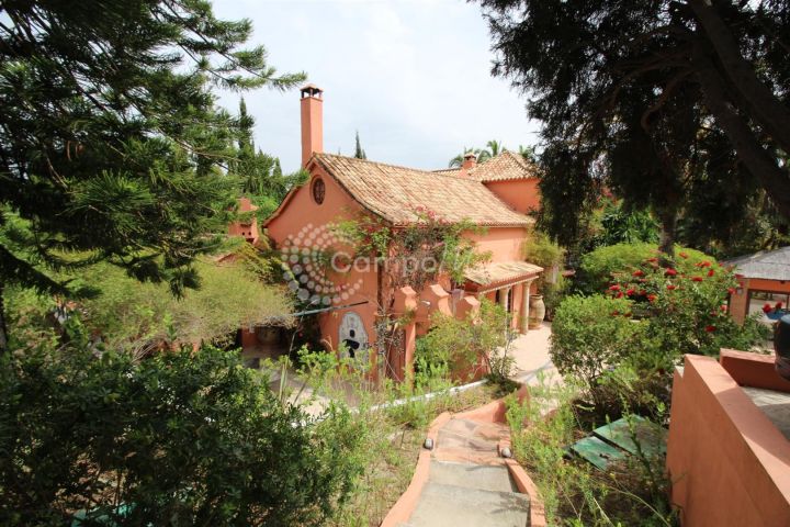 Estepona, Spectacular country estate for sale close to the beach and Estepona