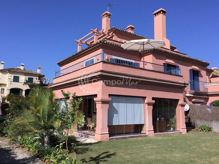 Sotogrande, Spacious 5 bedroom 3 level townhouse situated in El Casar de Paniagua includes a unique L-shaped living space with wrap around terrace