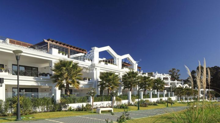Estepona, Luxurious and exclusive 3 bedroom penthouse apartment with the highest standards throughout and stunning views