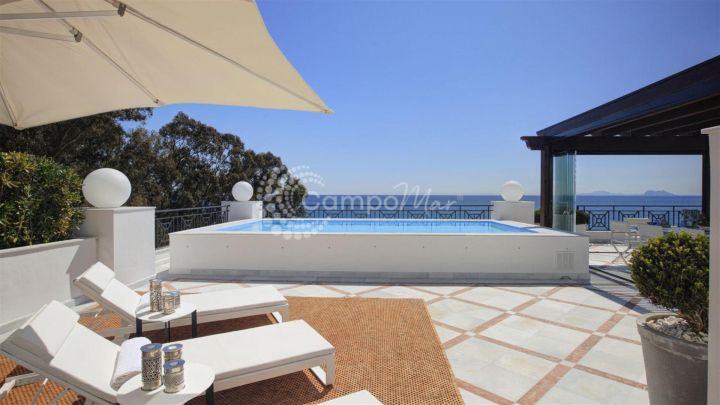 Estepona, Luxurious and exclusive 3 bedroom penthouse apartment with the highest standards throughout and stunning views