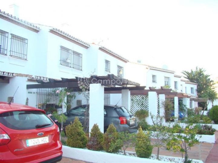 Manilva, Charming town house located within the Duquesa Golf and Marina complex