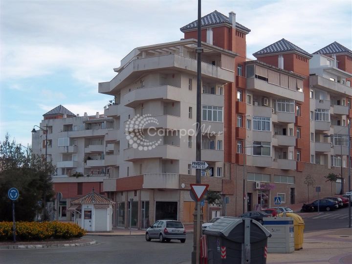 Estepona, Bright and spacious 3 bedroom apartment in Estepona within minutes of the old town and the marina