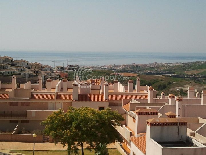 Casares, Wonderful new 3 bedroom penthouse apartment with spectacular panoramic sea, golf and mountains views and solarium
