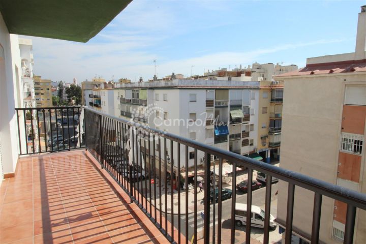 Estepona, Ideally located in the heart of Estepona, a bright and spacious 3 bedroom apartment