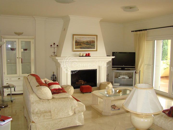Sotogrande, Wonderful and large 3 level 5 bedroom family villa on the prestigious Sotogrande urbanisation