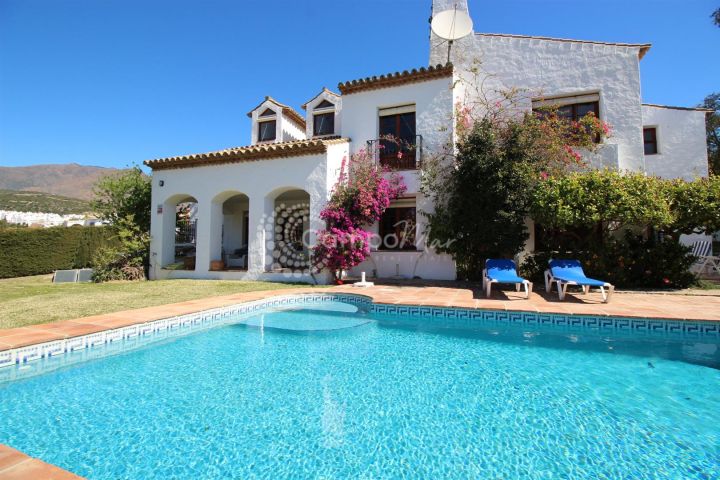 Estepona, Beautiful traditional villa in Valle Romano, Estepona
