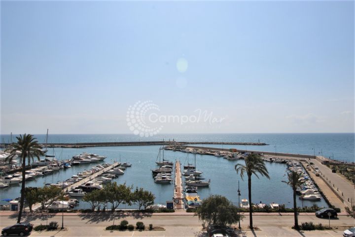 Estepona, Adosado a la venta en el Puerto de Estepona con fantásticas vistas al mar