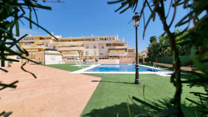 Estepona, Fantastic opportunity - super well maintained two bedroom apartment in Estepona town.