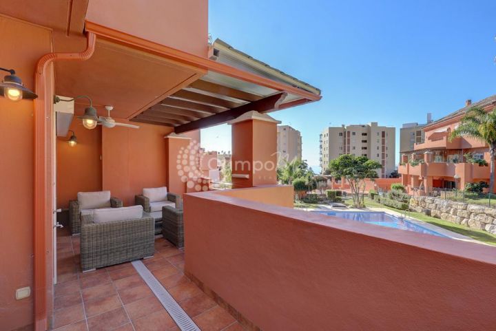 Estepona, Modern and bright two bedroom apartment available in the port area of Estepona